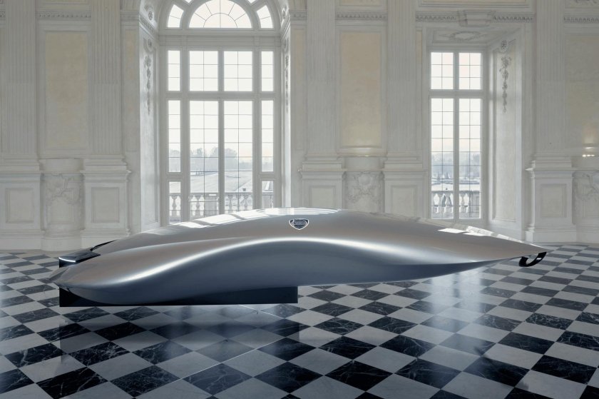 Mercedes benz vision eq silver arrow