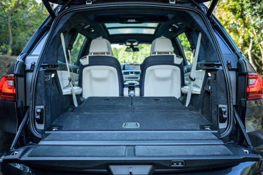 BMW x7 багажник
