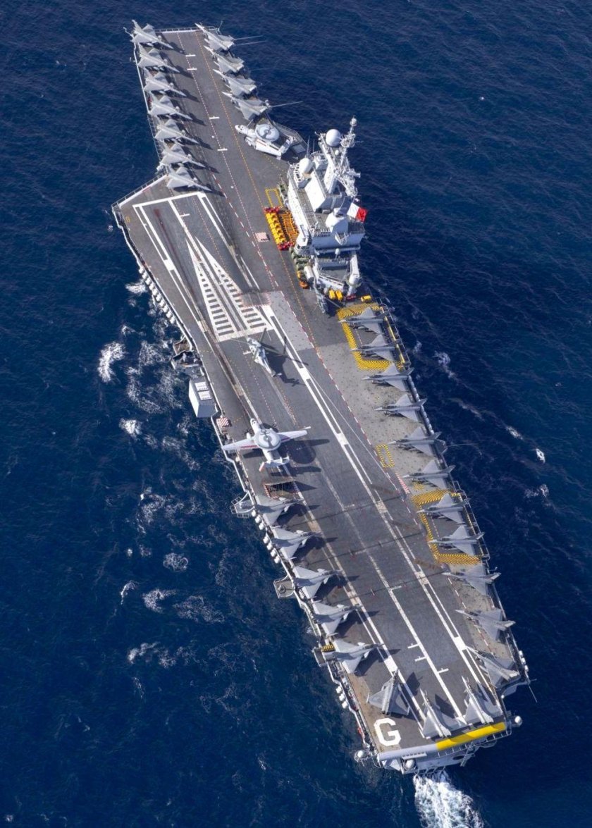 Посадка самолета на авианосец