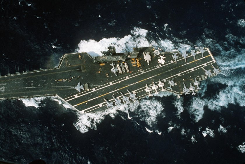 Эскортный авианосец Лонг Айленд