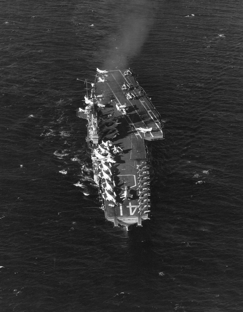Авианосец Йорктаун на дне