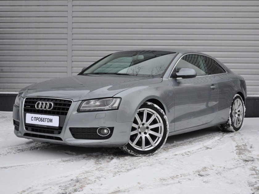 Ауди машина серая