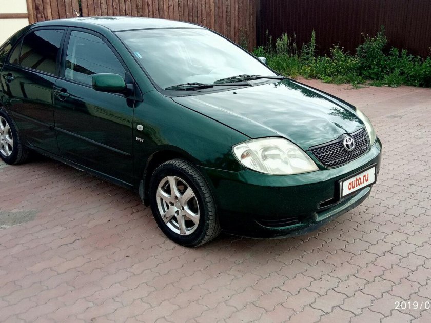 Тойота Королла 2003 зеленая