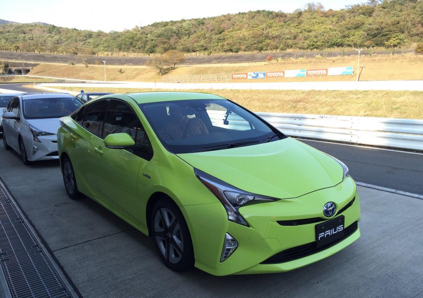 Салатовый Тойота Приус 50