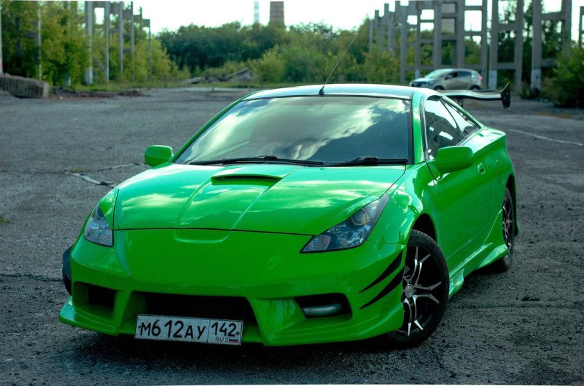 Зеленая Toyota Celica t230