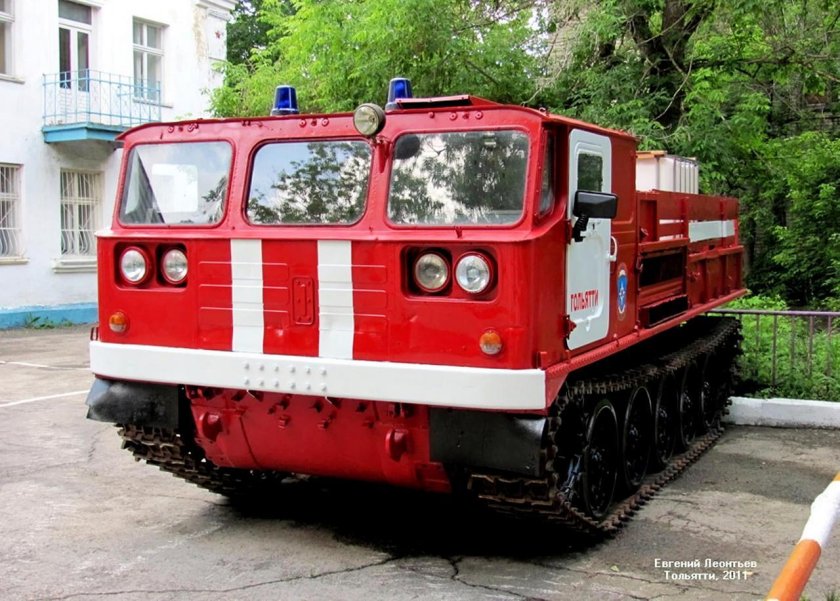 Гусеничная пожарная машина