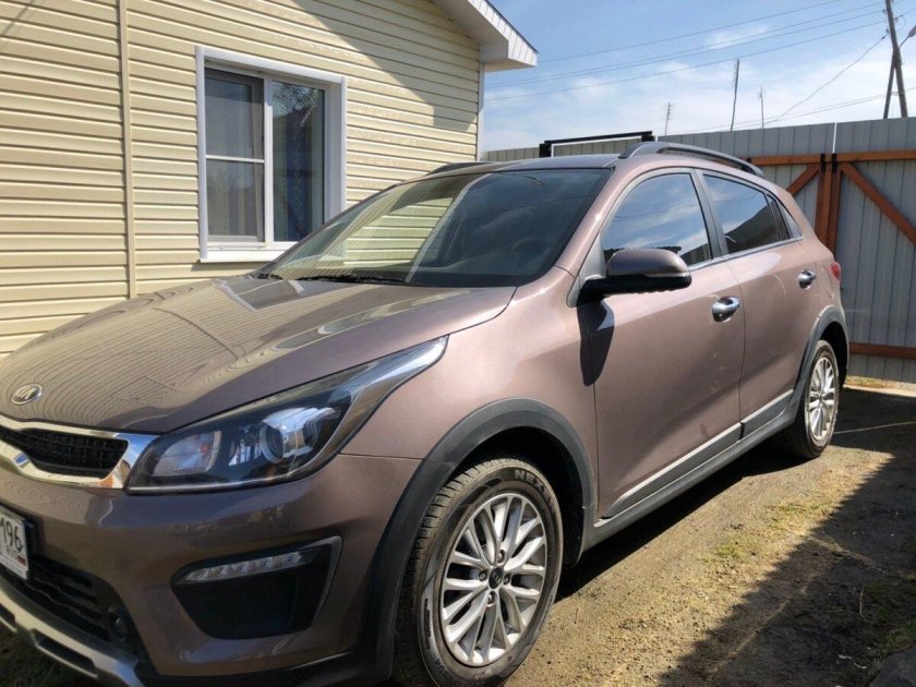 Киа Рио х-лайн коричневый