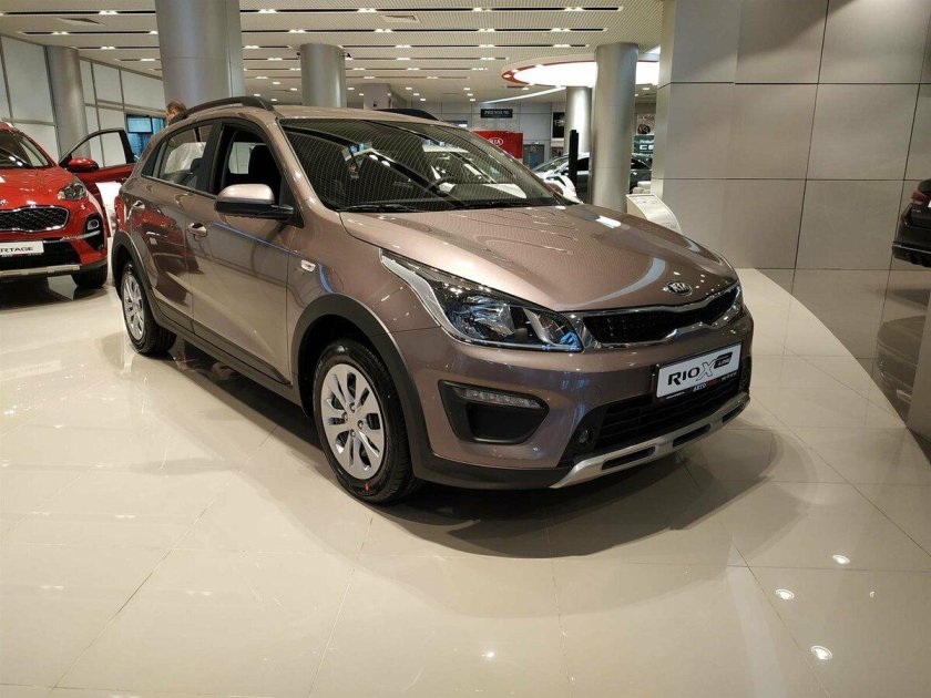 Киа Рио х-лайн коричневый