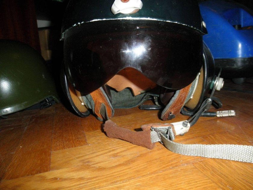 Вертолетный шлем