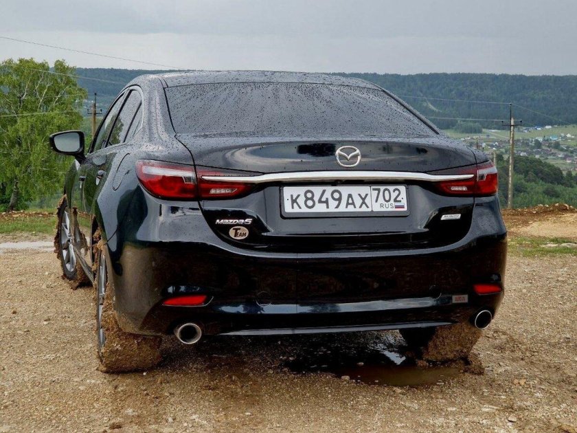 Тойота Королла 2014 сзади