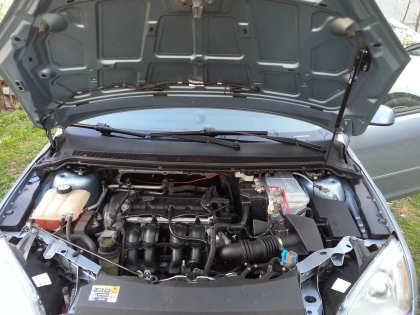 Ford Focus 2 капот