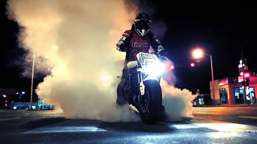 Yamaha r1 бернаут