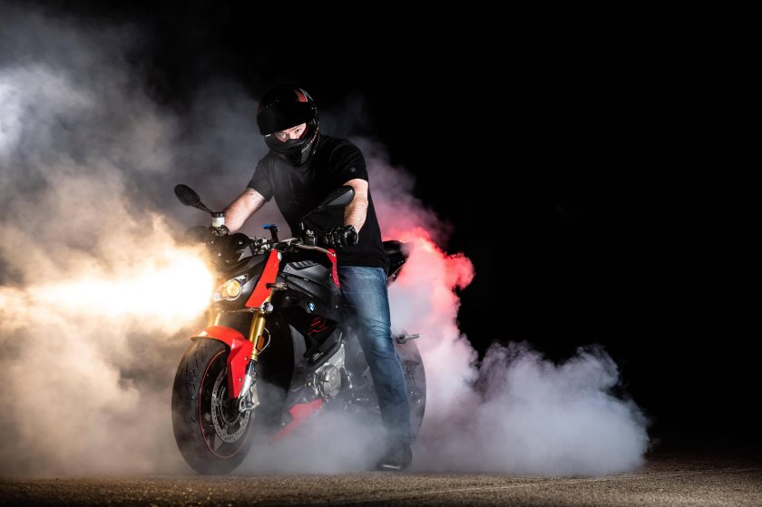 Бернаут на мотике