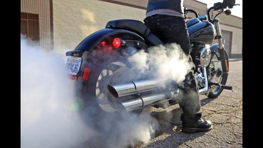 Дым от мотоцикла