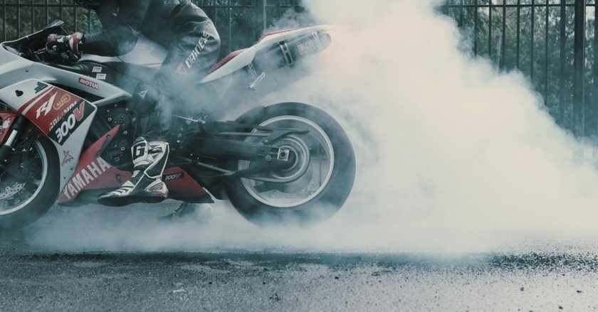 Ямаха р1 бернаут