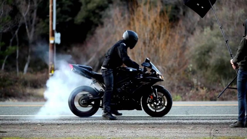 Ямаха р1 бернаут