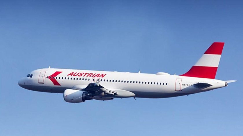 Белый самолет с красными полосками