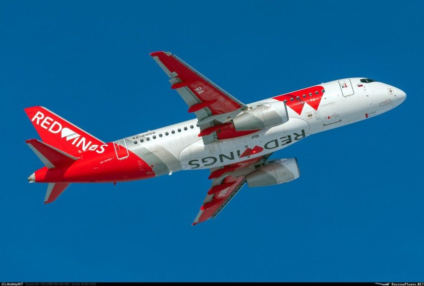 Суперджет 100 самолет ред Вингс