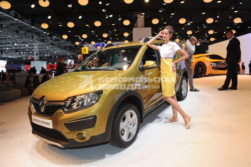 Видео обзор машины Рено в автосалоне