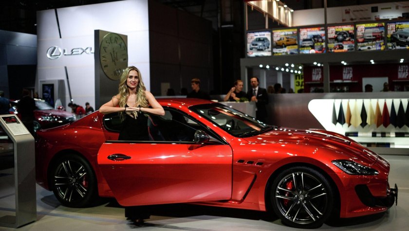 Девушка на Красном Мазератти