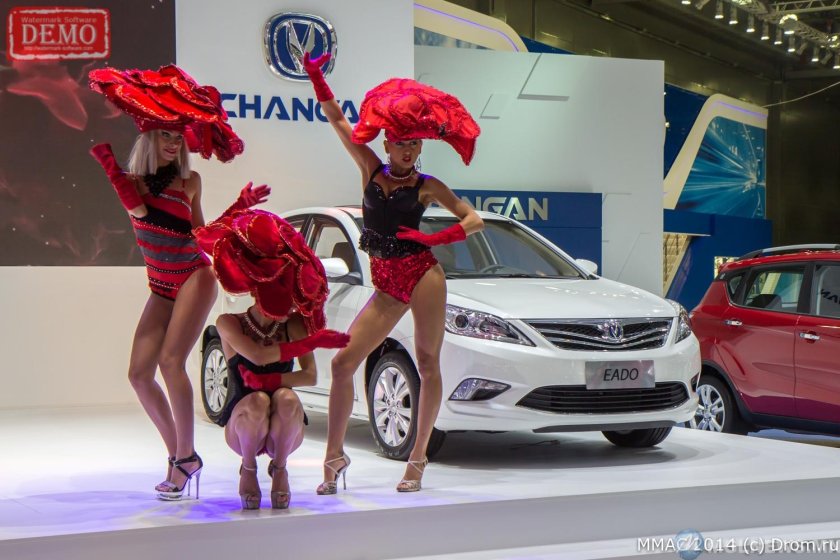 Автомобильные выставки девушки