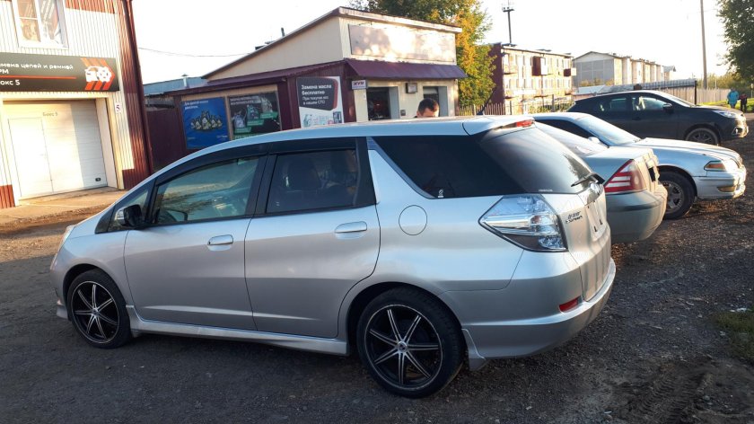 Хонда фит шаттл на 17 литье