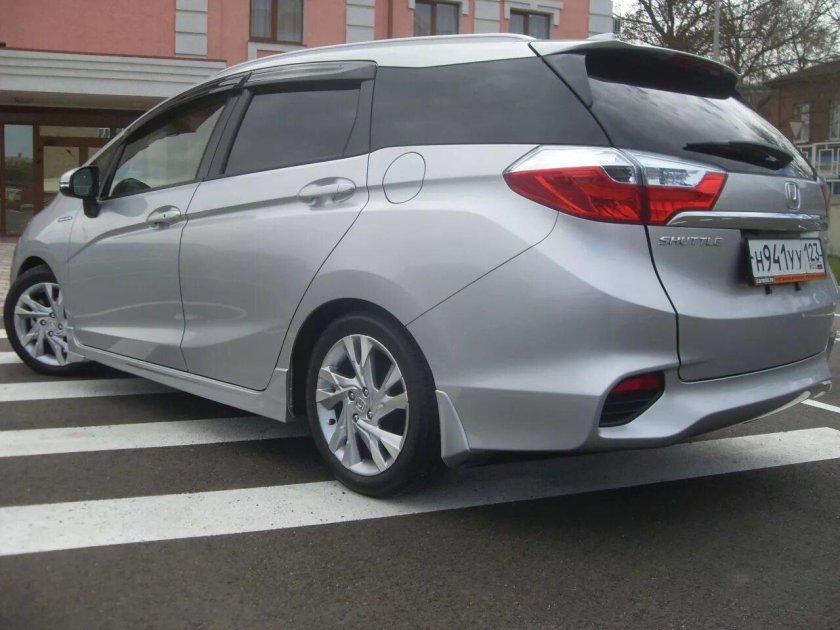 Honda Fit Shuttle на 16 колесах