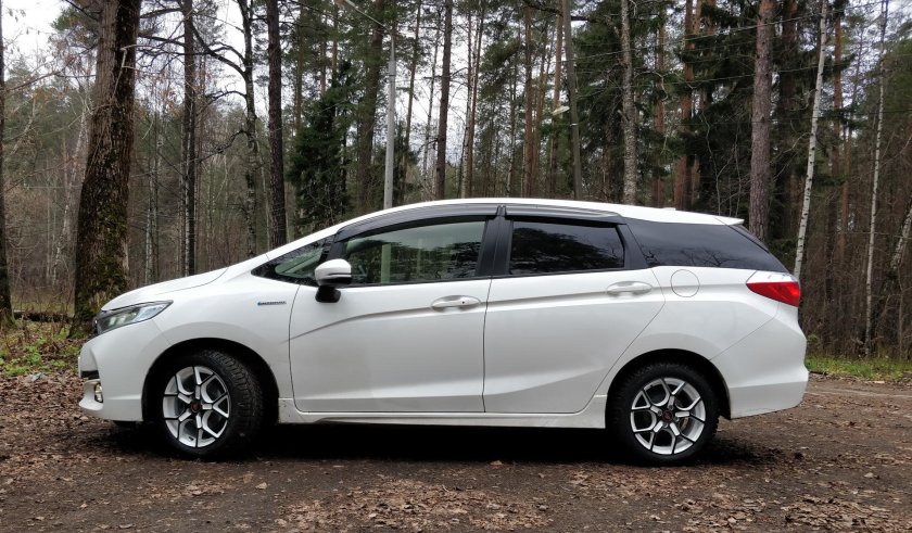 Honda Fit Shuttle на 16 колесах