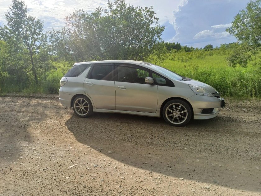 Honda Fit Shuttle на 16 колесах