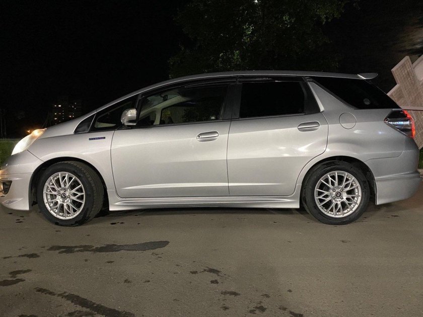 Honda Fit Shuttle на 16 колесах
