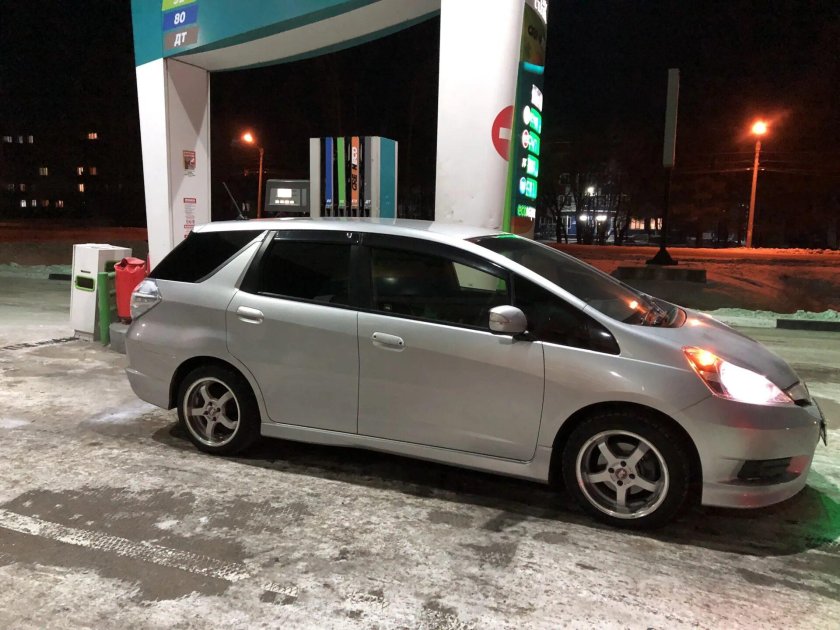 Honda Fit Shuttle на 16 колесах