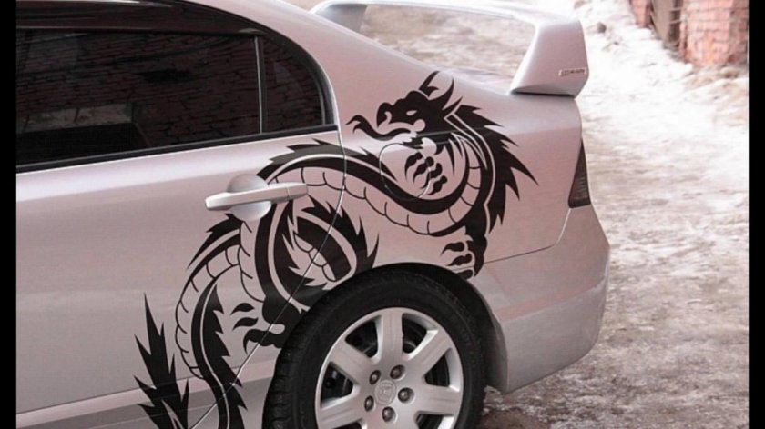 Наклейка на автомобиль