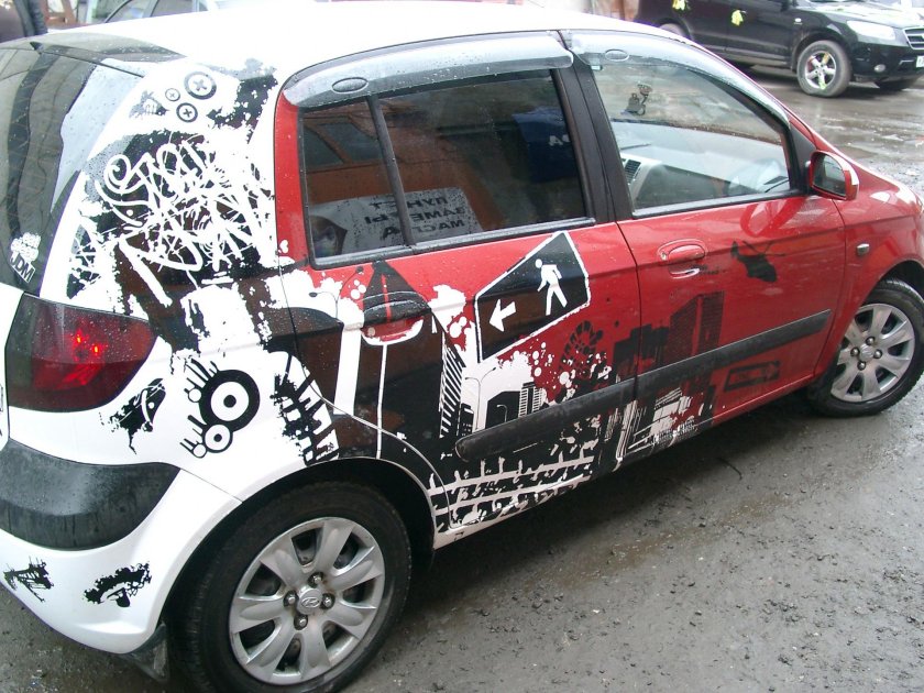 Наклейка на автомобиль