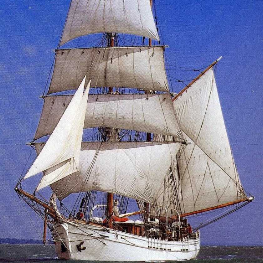 Трехмачтовый парусник