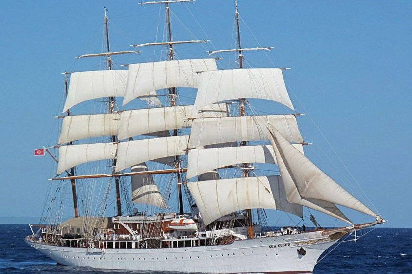 Парусная яхта Бригантина