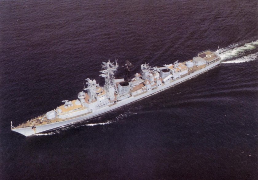 Ракетный эсминец Варшава