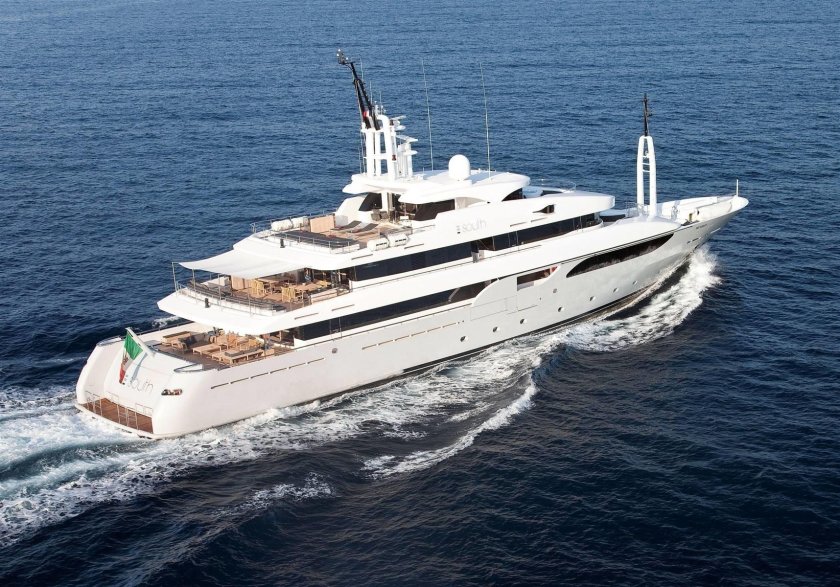 Яхта Дельфин