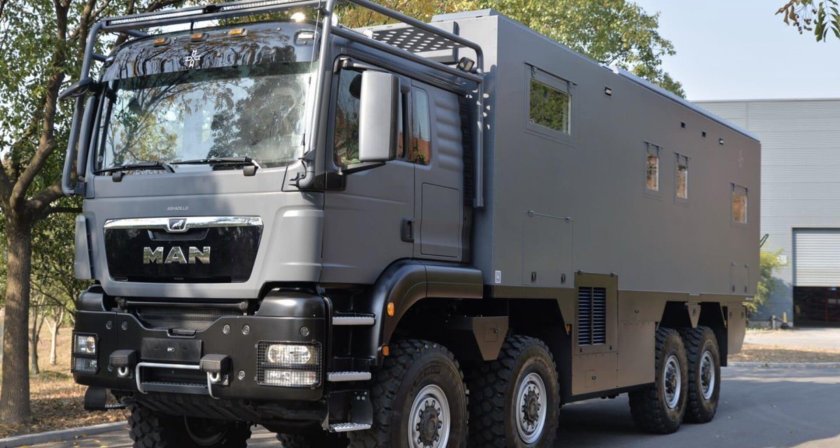 Автодом Mercedes 8x8 Expedition