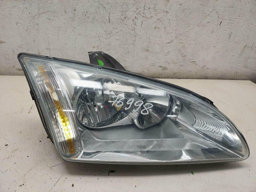Правая фара Ford Focus 2