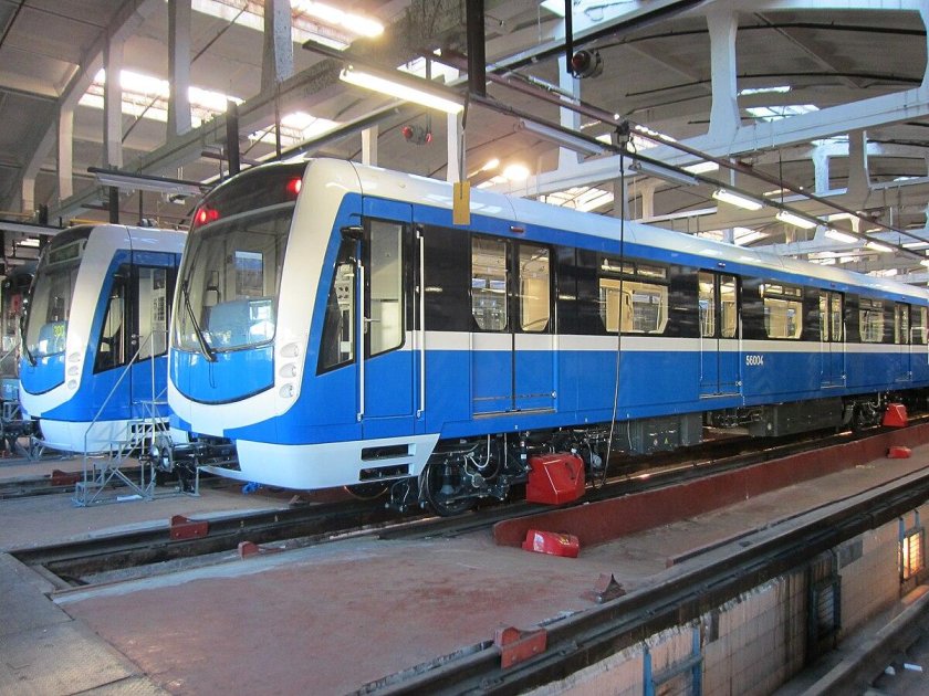 Вагон метро нева