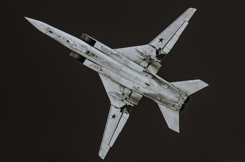 Крыло изменяемой стреловидности