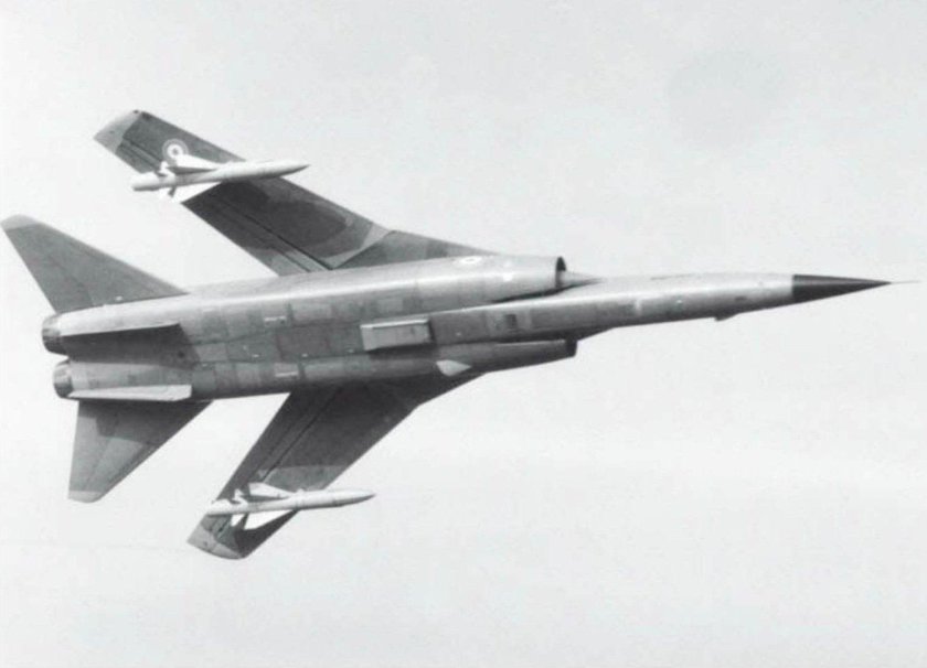 Миг 25 с крылом изменяемой стреловидности