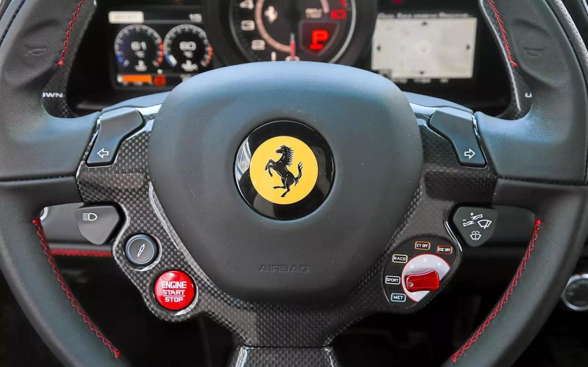 Ferrari 488 руль