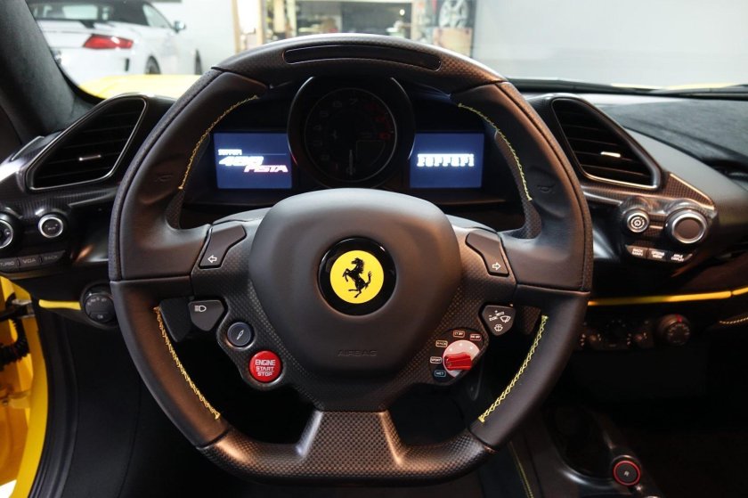 Руль Ferrari 488 pista