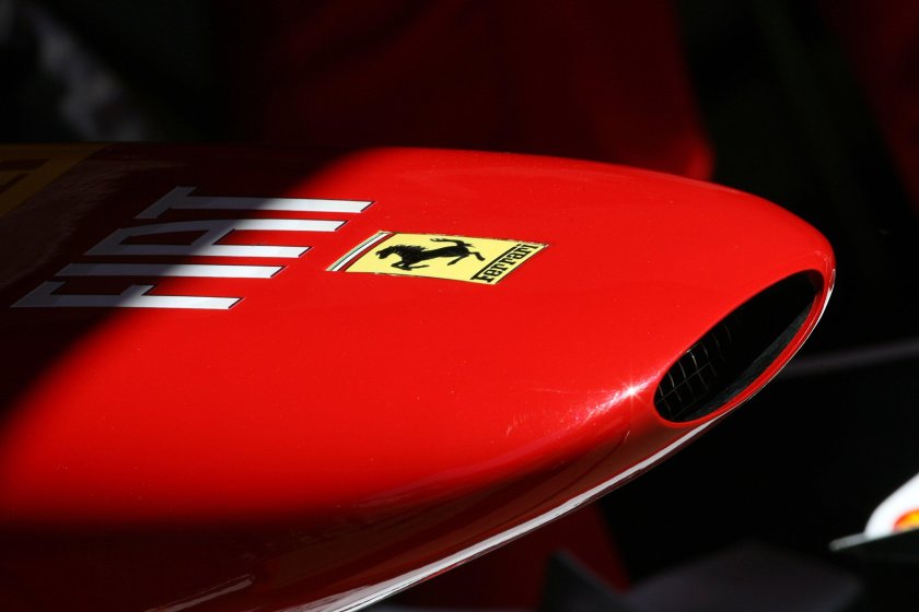 Феррари значок