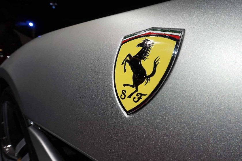 Феррари значок