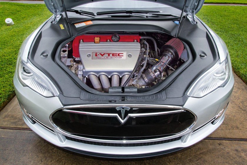 Автомобиль tesla