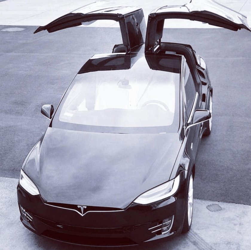 Тесла капот