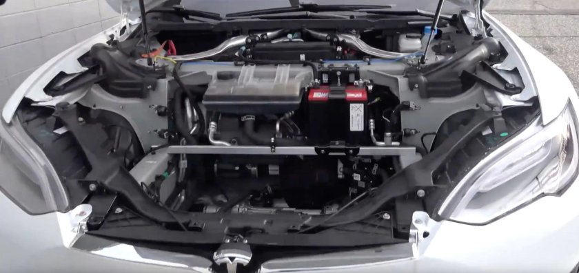Tesla model s капот