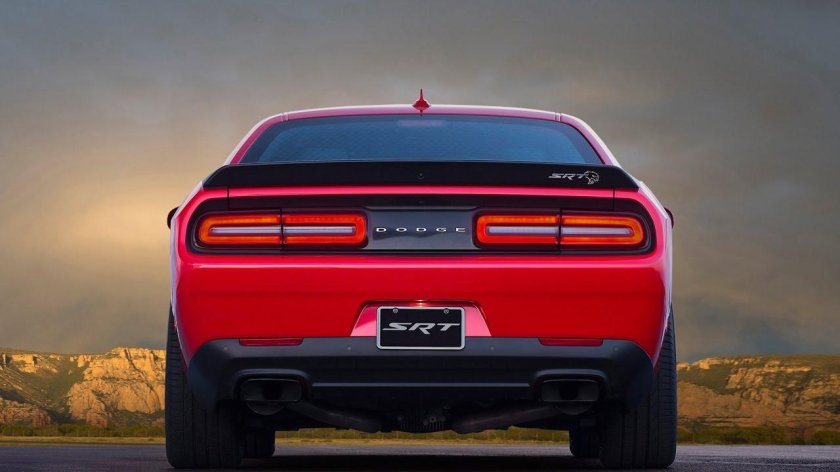 Додж Челленджер Хелкет